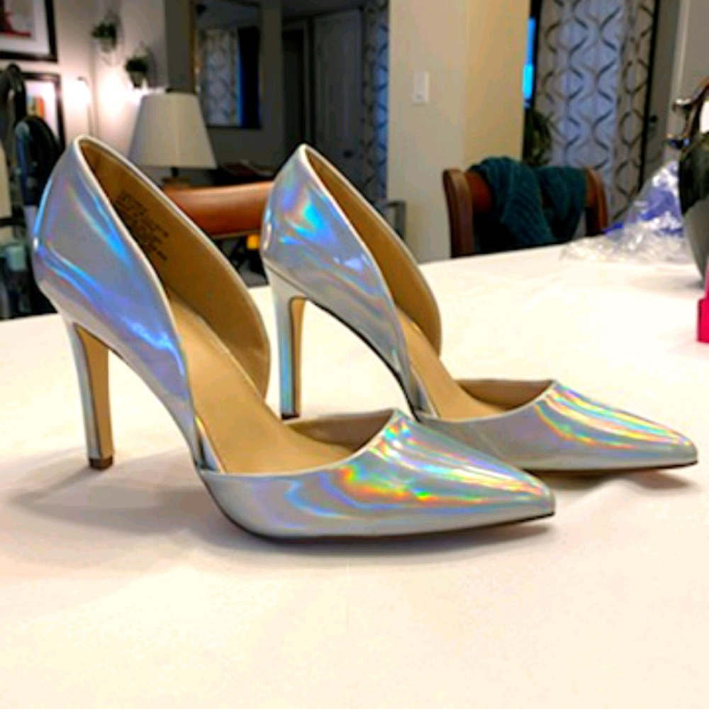 Holographic heels